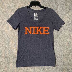 The Nike Tee Women Size‎ Medium Athletic Cut Short Sleeve Shirt